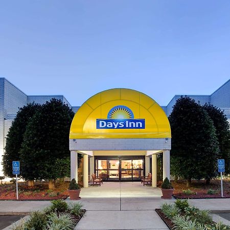 Days Inn By Wyndham Newport News City Center Oyster Point Extérieur photo