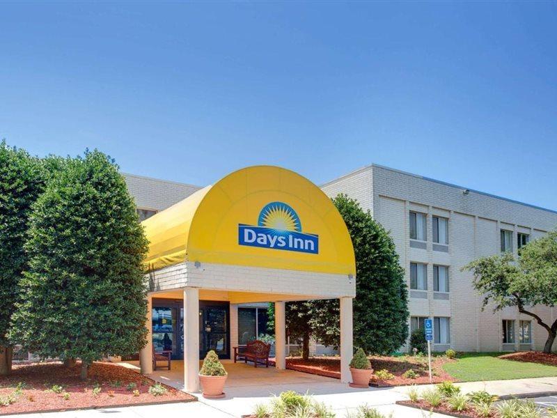 Days Inn By Wyndham Newport News City Center Oyster Point Extérieur photo