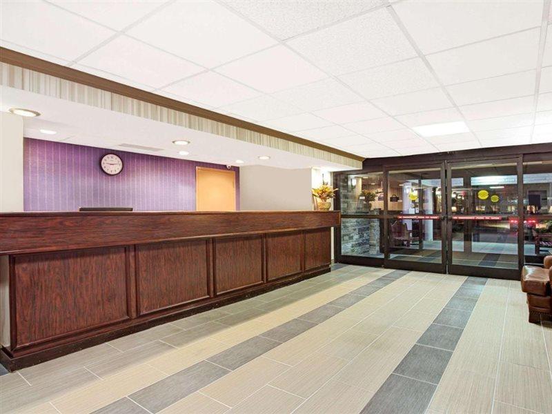 Days Inn By Wyndham Newport News City Center Oyster Point Extérieur photo