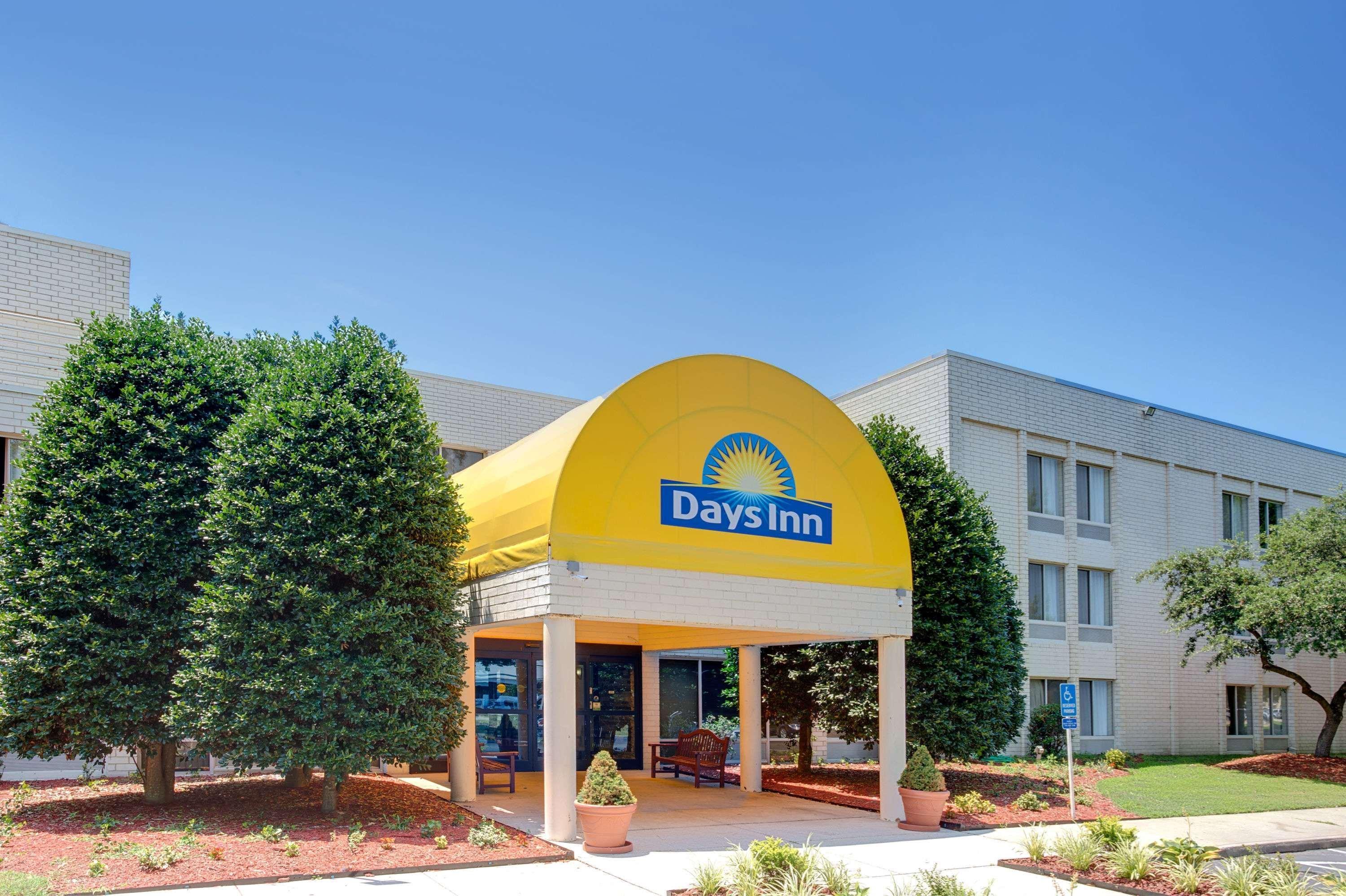 Days Inn By Wyndham Newport News City Center Oyster Point Extérieur photo