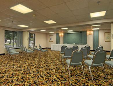 Days Inn By Wyndham Newport News City Center Oyster Point Facilités photo