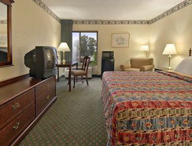 Days Inn By Wyndham Newport News City Center Oyster Point Chambre photo